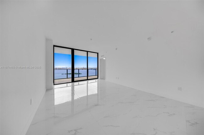 Building Photo - 700 NE 24th St