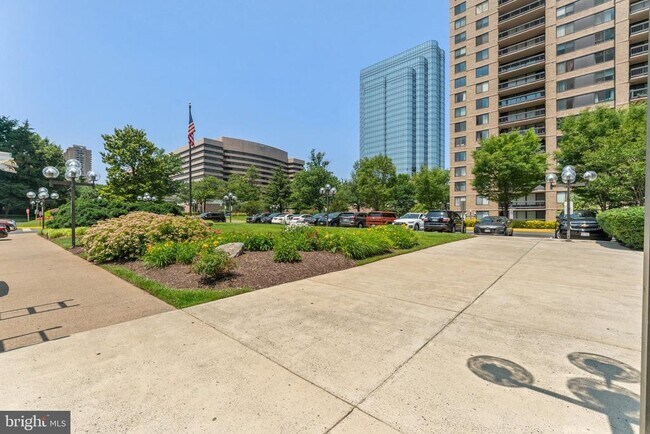 Building Photo - 3701 S George Mason Dr