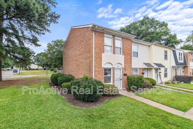 Building Photo - 1579 Darren Cir