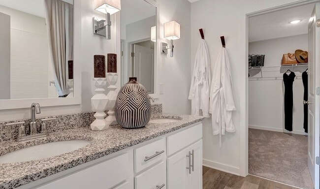 Building Photo - 463 Navona Dr