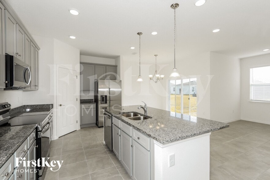 Building Photo - 531 Crown Rose Dr