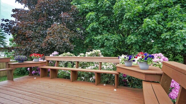Building Photo - 3 bed, 2 bath house with solar panels! No ...