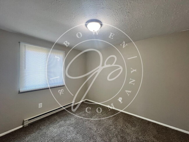 Building Photo - Completely updated 3 bedroom home with fin...