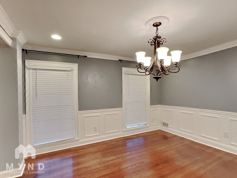 Building Photo - 1688 Knob Hill Ct NE