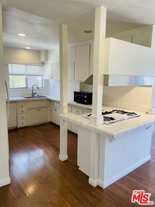 Building Photo - 11743 Mayfield Ave