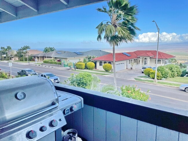 Building Photo - Wailuku Heights Executive Style 3Bed/2Bath Furnished Upstairs Home - Pool w/ cabanas - Most Utili...