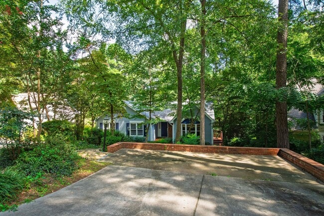 Building Photo - Spacious 4-Bedroom Carrboro Home with Dual...