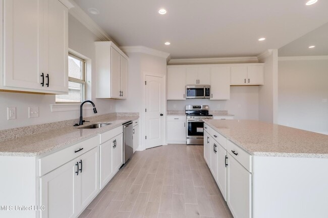 Building Photo - 15235 High Point Dr