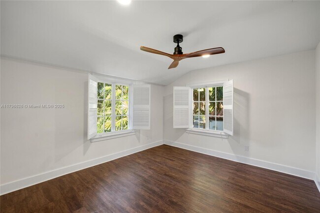 Building Photo - 936 Sorolla Ave