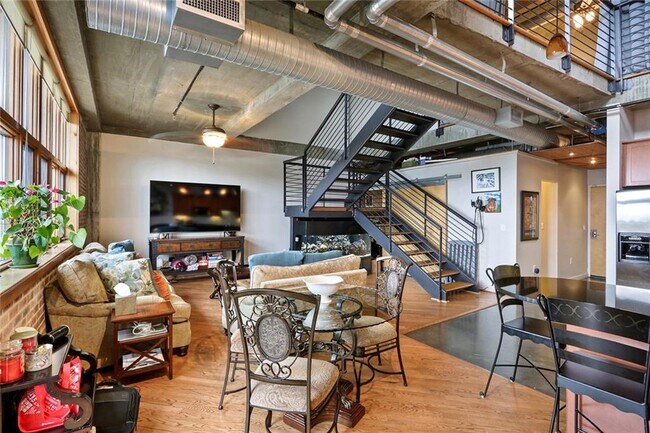 Building Photo - 640 Glen Iris Dr NE