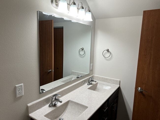 Building Photo - 1249 Salem Dr