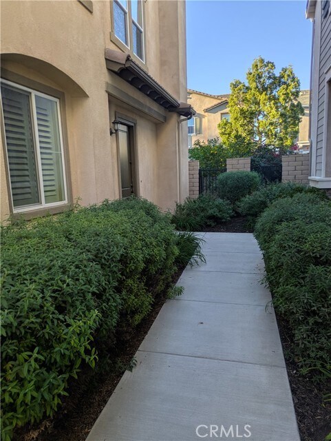 Building Photo - 42945 Avenida Amistad