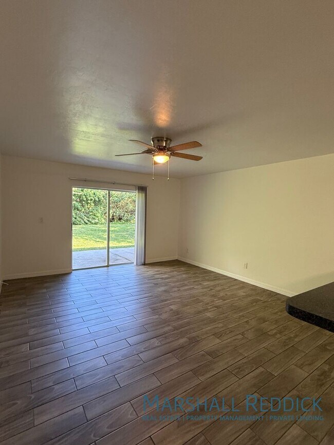 Building Photo - Beautiful wood tile floors! 3 Bed 2 Bath 1...