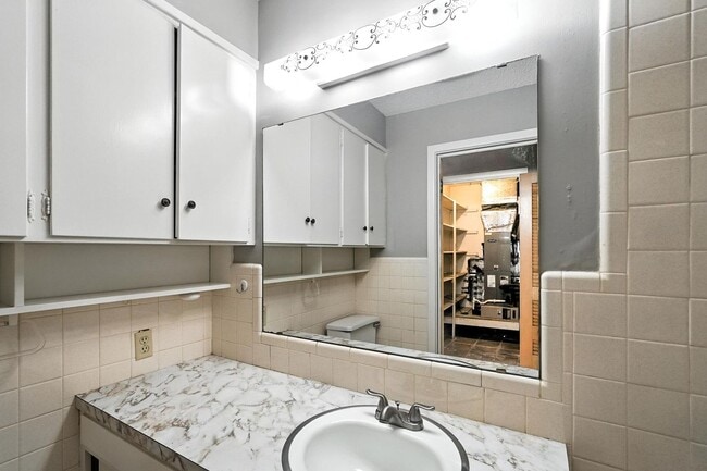 Building Photo - 3347 S 27th St
