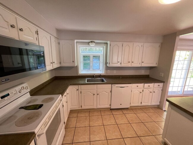 Building Photo - Beautiful 4 Bedroom House *w/ an In-Law* in Cheshire! Garage Parking, Central Air, & a Beautiful ...