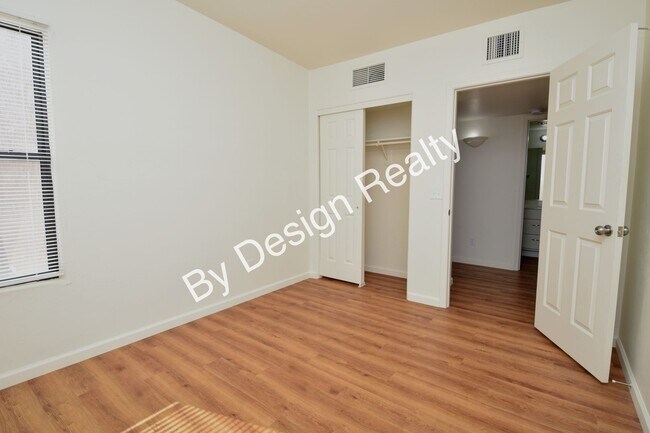 Building Photo - Updated SE Tucson 3BR/2.5BA Gem: Cathedral Ceilings & Private Wash Views