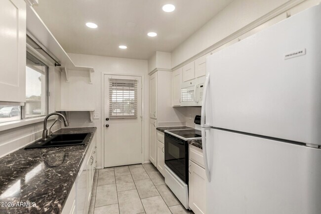 Building Photo - 1976 E Del Sur Dr