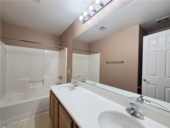 Building Photo - 10865 Wallflower Ave