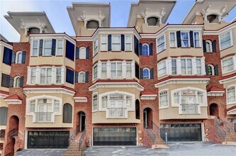 Building Photo - 813 Clifton Heights Ln NE
