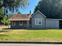 Building Photo - 744 SE Cleveland Ave