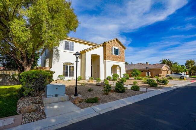 Building Photo - Stunning 6 Bedroom Home With Casita Pool H...