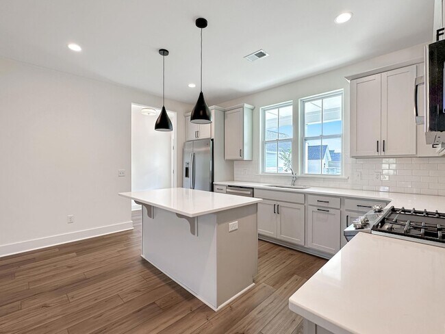 Building Photo - 258 Symphony Ave