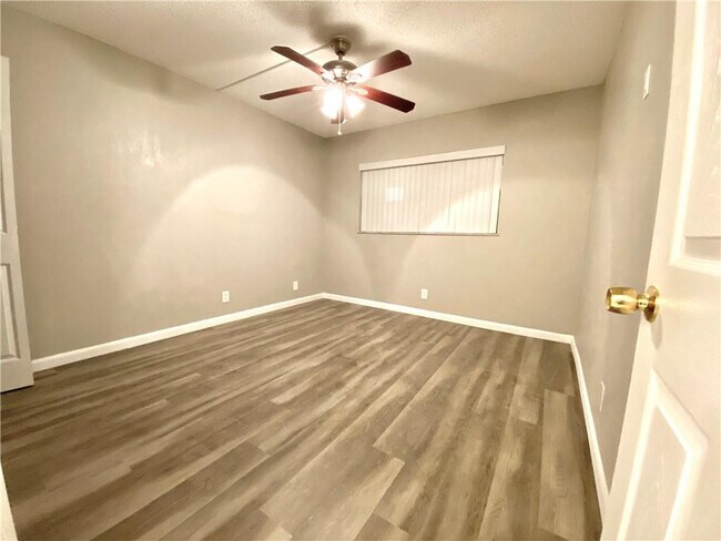 Building Photo - 2967 Riverside Dr