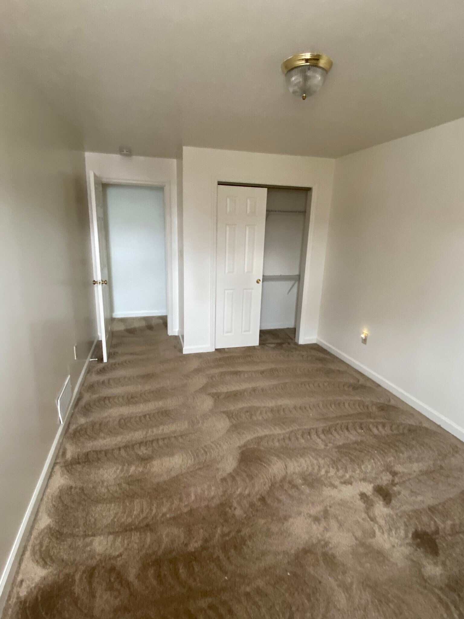 Building Photo - 1501 Summit St