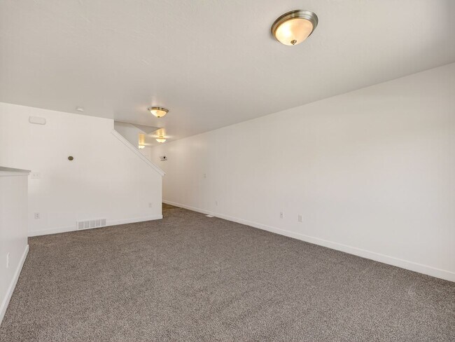 Building Photo - 98 E Harmony Ct