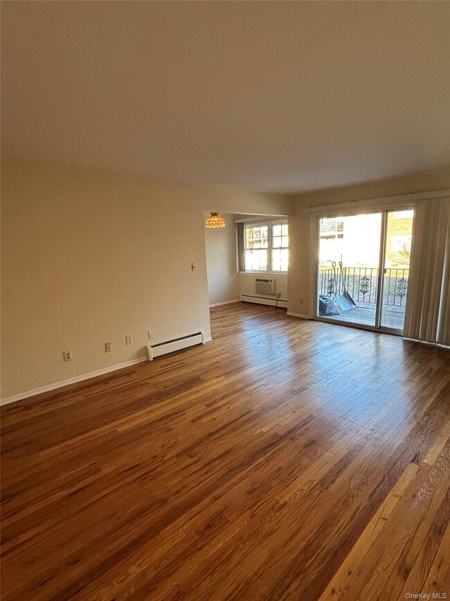 Building Photo - 8 Colonial Rd