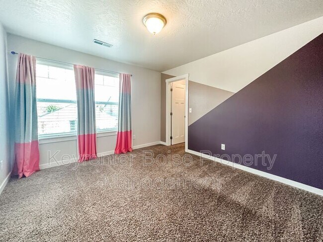 Building Photo - 4661 N Alester Ave