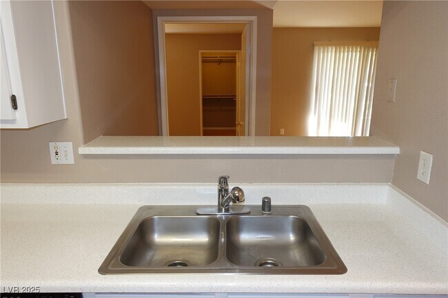 Building Photo - 7885 W Flamingo Rd