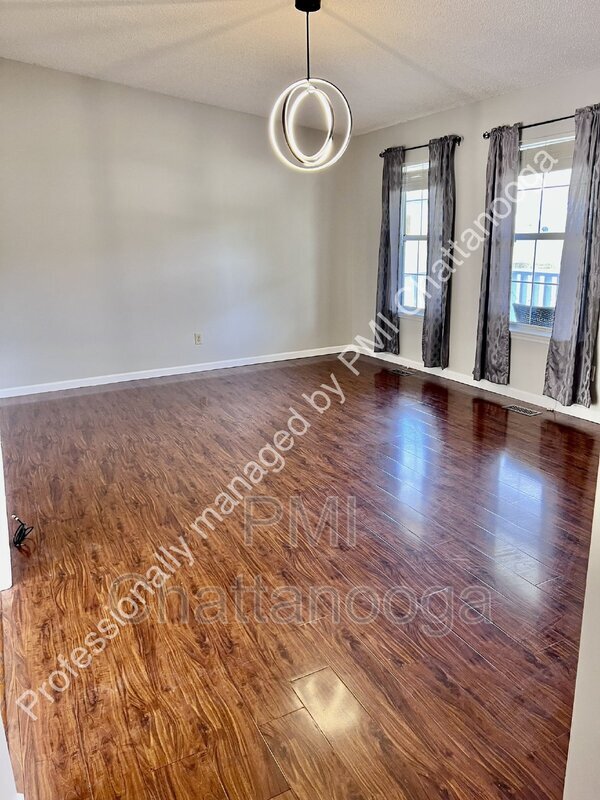 Building Photo - 7664 Walnut Hills Dr