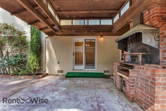 Building Photo - 1534 Whipple Ave