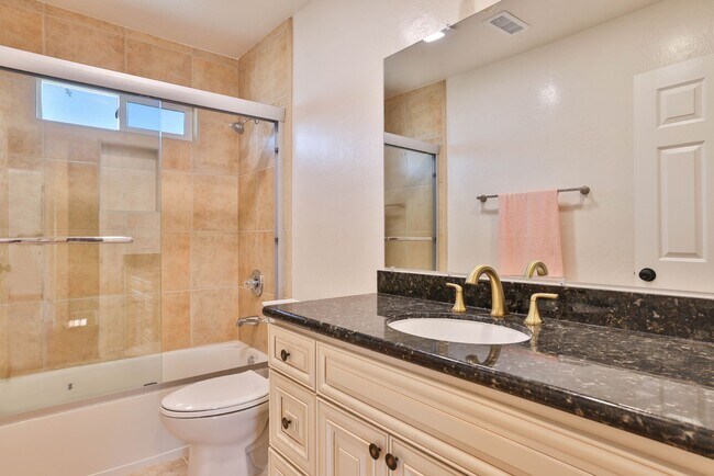 Building Photo - 1329 Essex Way