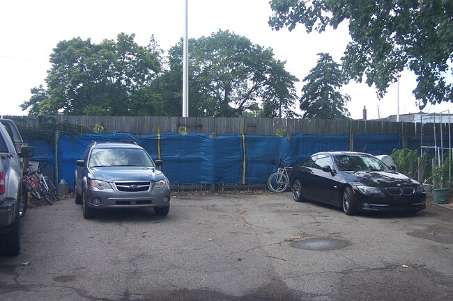 Building Photo - 3960 W Grand River Ave