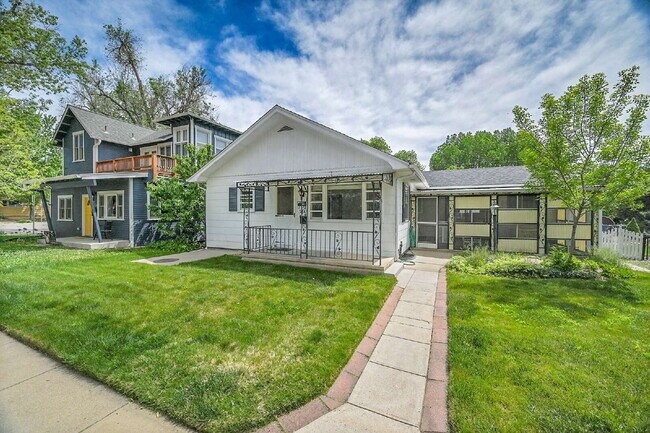 Building Photo - $3,500- Location! 2 Bed 2.5 Bath 2 Non-Con...