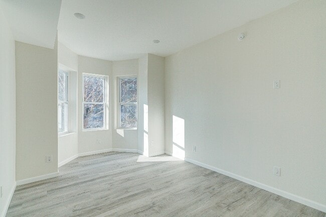 Building Photo - 1252 S 15th St