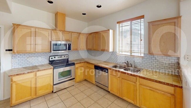 Building Photo - 1225 N 36th St