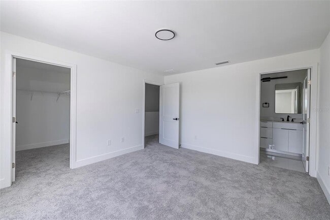 Building Photo - 2005 BARROSO St