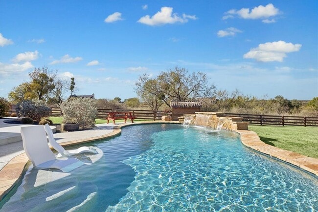 Building Photo - 100 Cross Trail