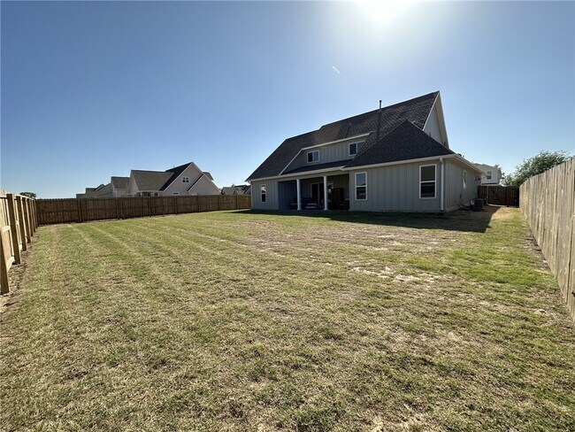 Building Photo - 2705 S 20th Pl