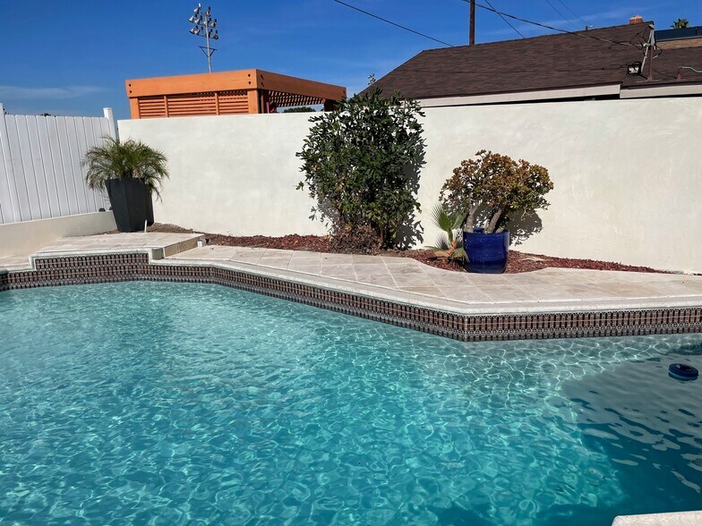 Building Photo - 20235 Galway Ave