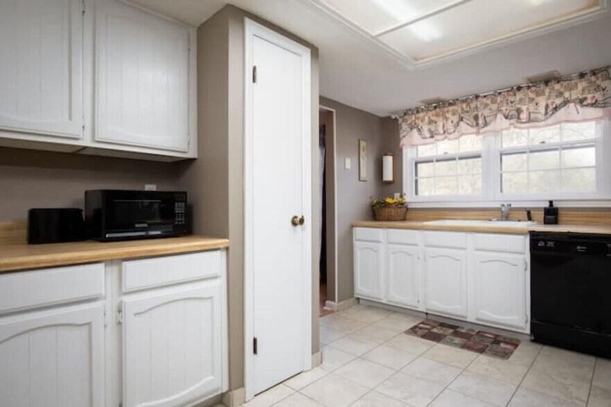 Building Photo - 3309 Hillcrest Ln