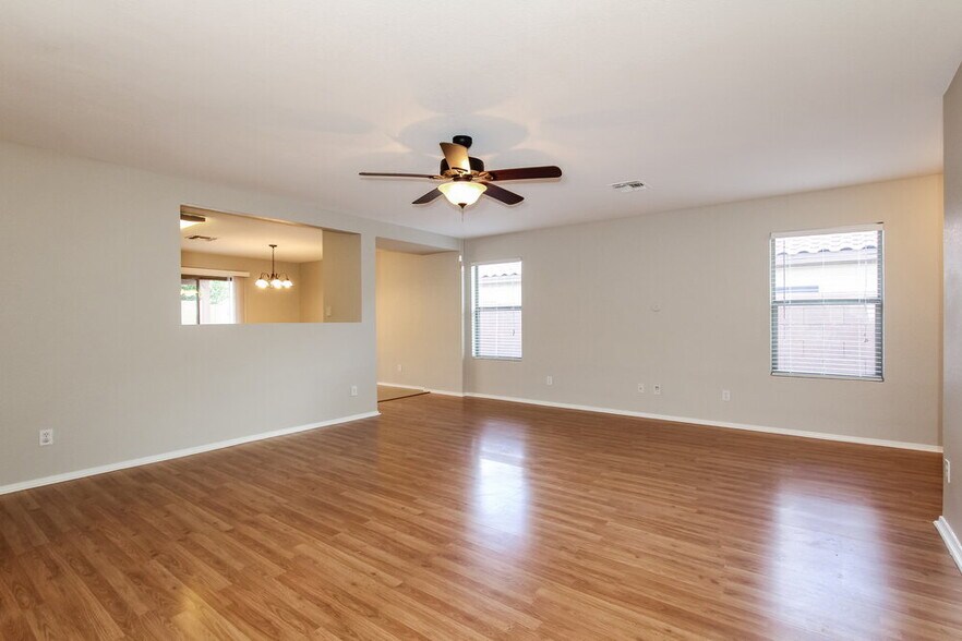 Building Photo - 3008 W White Feather Ln