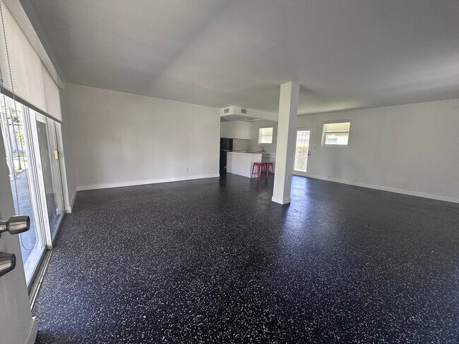 Building Photo - 790 NE 91st St