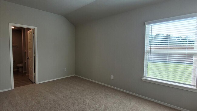 Building Photo - 526 Dalloway St