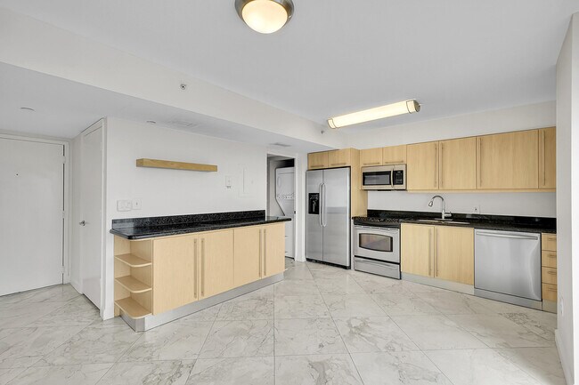 Building Photo - 7600 Collins Ave