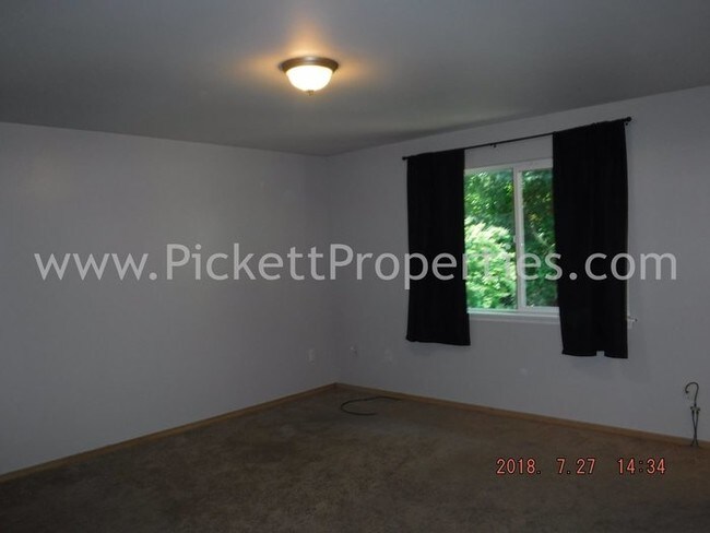 Building Photo - 2709 NE Strand Rd