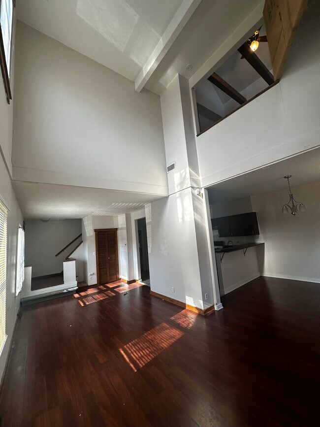 Building Photo - 1823 W 29th Pl